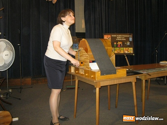 Zdjęcie w galerii na portalu naszwodzislaw.com: Przedszkolaki z PP nr 18 wybrały się na niezwykłą przygodę świata bajek wiadomości z regionu