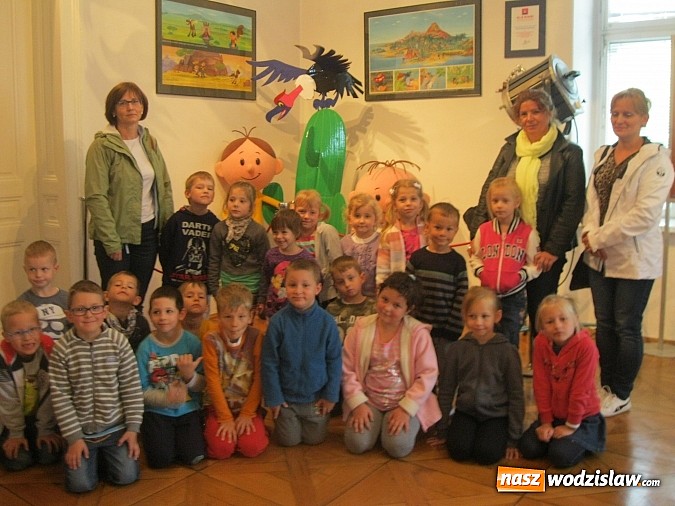 Zdjęcie w galerii na portalu naszwodzislaw.com: Przedszkolaki z PP nr 18 wybrały się na niezwykłą przygodę świata bajek wiadomości z regionu