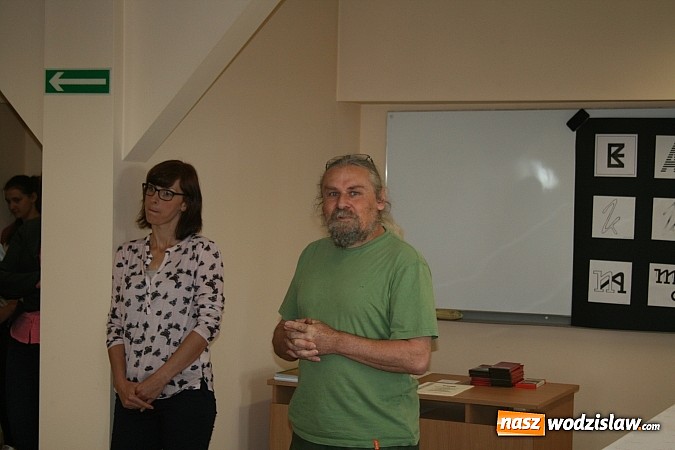 Zdjęcie w galerii na portalu naszwodzislaw.com: Tłumy w Państwowym Ognisku Plstycznym im. Ludwika Konarzewskiego  wiadomości z regionu