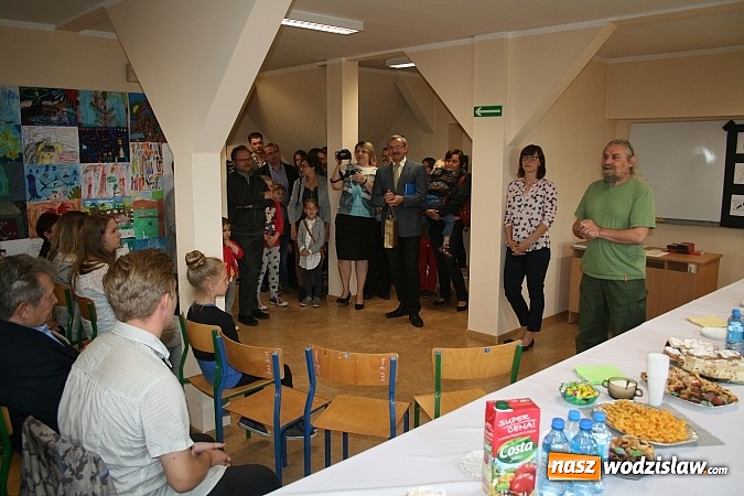 Zdjęcie w galerii na portalu naszwodzislaw.com: Tłumy w Państwowym Ognisku Plstycznym im. Ludwika Konarzewskiego  wiadomości z regionu