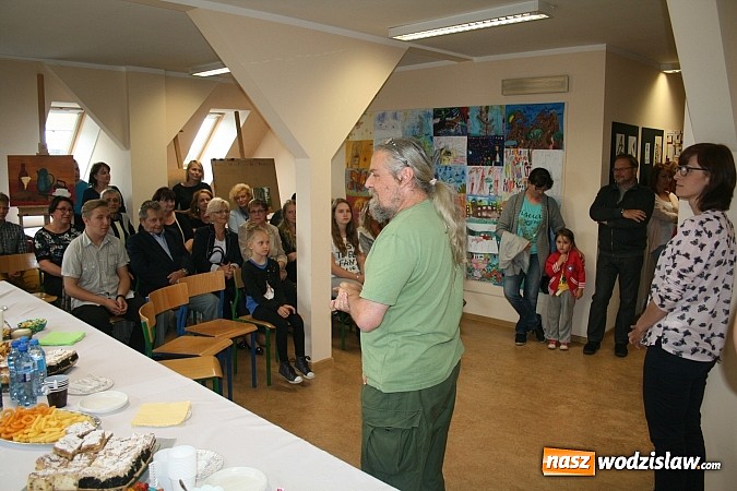 Zdjęcie w galerii na portalu naszwodzislaw.com: Tłumy w Państwowym Ognisku Plstycznym im. Ludwika Konarzewskiego  wiadomości z regionu