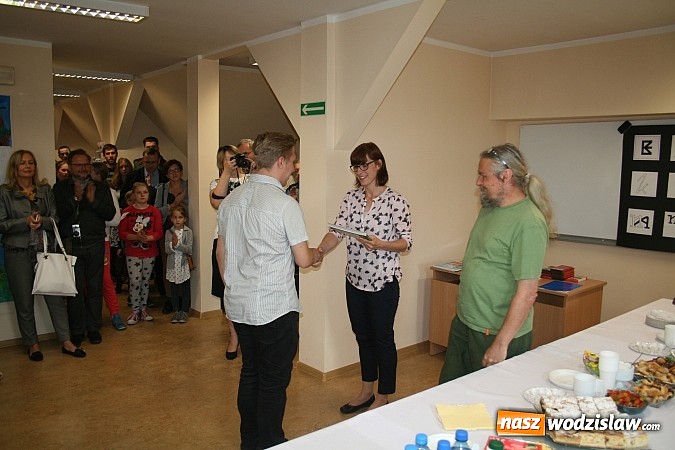 Zdjęcie w galerii na portalu naszwodzislaw.com: Tłumy w Państwowym Ognisku Plstycznym im. Ludwika Konarzewskiego  wiadomości z regionu