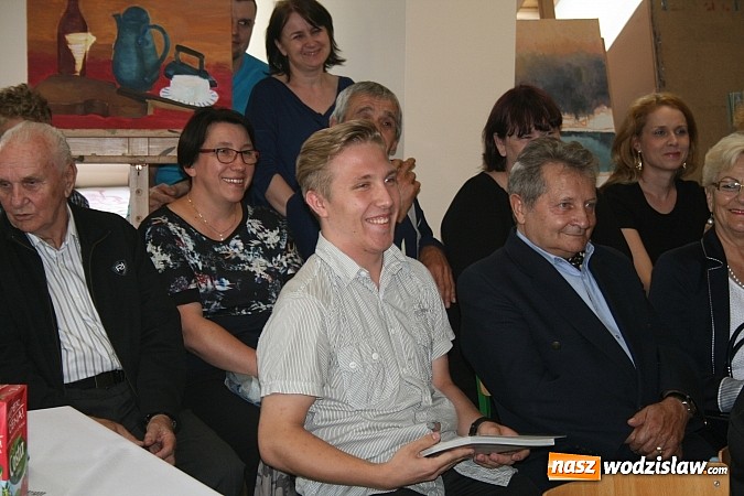 Zdjęcie w galerii na portalu naszwodzislaw.com: Tłumy w Państwowym Ognisku Plstycznym im. Ludwika Konarzewskiego  wiadomości z regionu