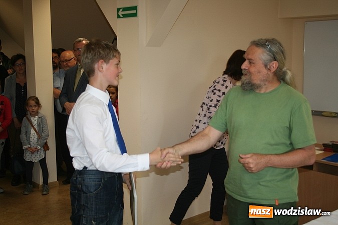 Zdjęcie w galerii na portalu naszwodzislaw.com: Tłumy w Państwowym Ognisku Plstycznym im. Ludwika Konarzewskiego  wiadomości z regionu