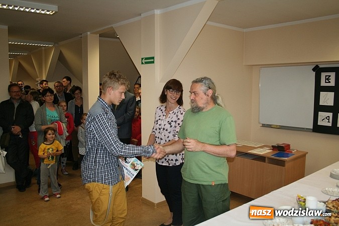 Zdjęcie w galerii na portalu naszwodzislaw.com: Tłumy w Państwowym Ognisku Plstycznym im. Ludwika Konarzewskiego  wiadomości z regionu