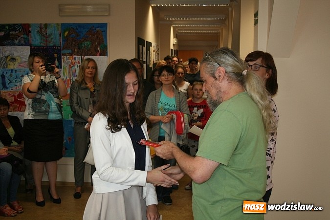 Zdjęcie w galerii na portalu naszwodzislaw.com: Tłumy w Państwowym Ognisku Plstycznym im. Ludwika Konarzewskiego  wiadomości z regionu