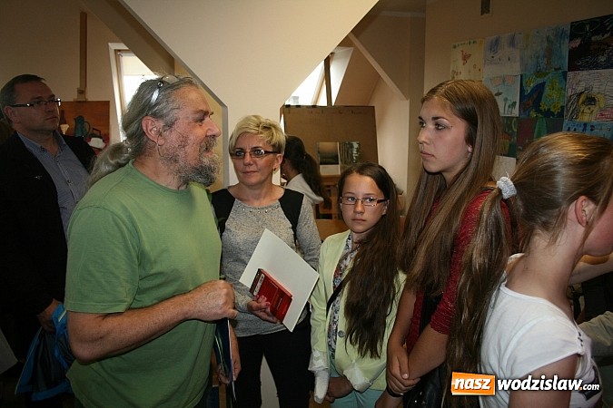 Zdjęcie w galerii na portalu naszwodzislaw.com: Tłumy w Państwowym Ognisku Plstycznym im. Ludwika Konarzewskiego  wiadomości z regionu