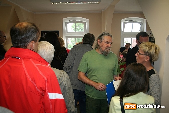 Zdjęcie w galerii na portalu naszwodzislaw.com: Tłumy w Państwowym Ognisku Plstycznym im. Ludwika Konarzewskiego  wiadomości z regionu