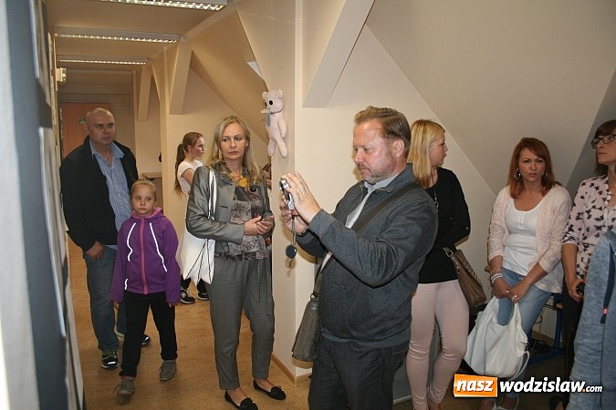 Zdjęcie w galerii na portalu naszwodzislaw.com: Tłumy w Państwowym Ognisku Plstycznym im. Ludwika Konarzewskiego  wiadomości z regionu