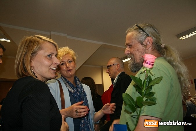 Zdjęcie w galerii na portalu naszwodzislaw.com: Tłumy w Państwowym Ognisku Plstycznym im. Ludwika Konarzewskiego  wiadomości z regionu