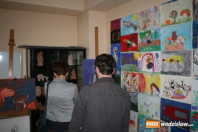 Zdjęcie w galerii na portalu naszwodzislaw.com: Tłumy w Państwowym Ognisku Plstycznym im. Ludwika Konarzewskiego  wiadomości z regionu