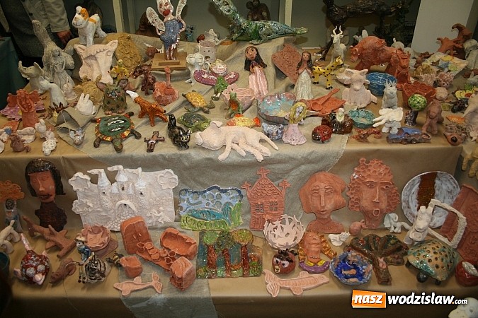 Zdjęcie w galerii na portalu naszwodzislaw.com: Tłumy w Państwowym Ognisku Plstycznym im. Ludwika Konarzewskiego  wiadomości z regionu