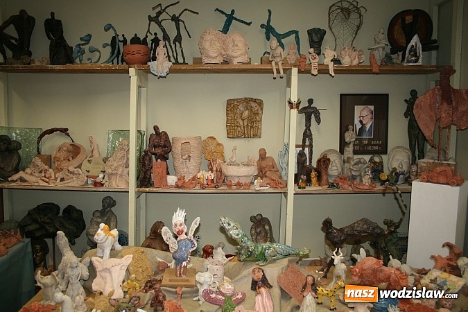 Zdjęcie w galerii na portalu naszwodzislaw.com: Tłumy w Państwowym Ognisku Plstycznym im. Ludwika Konarzewskiego  wiadomości z regionu