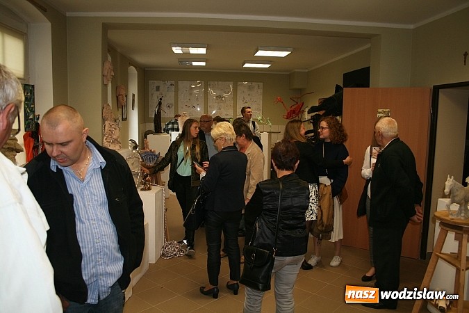 Zdjęcie w galerii na portalu naszwodzislaw.com: Tłumy w Państwowym Ognisku Plstycznym im. Ludwika Konarzewskiego  wiadomości z regionu