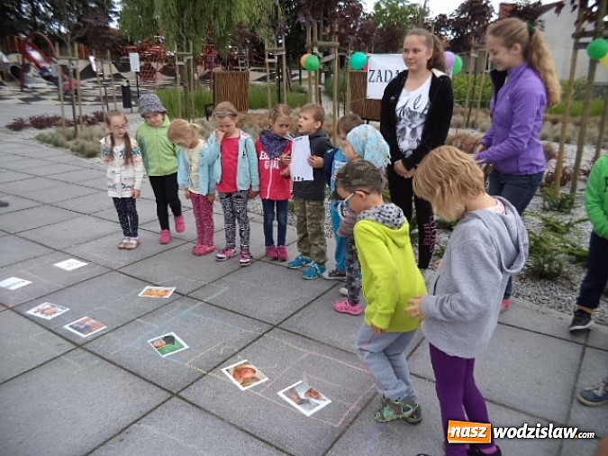 Zdjęcie w galerii na portalu naszwodzislaw.com: Dzieci z PP nr 2 w Pszowie wzięły udział w grze miejskiej  wiadomości z regionu
