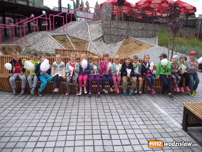 Zdjęcie w galerii na portalu naszwodzislaw.com: Dzieci z PP nr 2 w Pszowie wzięły udział w grze miejskiej  wiadomości z regionu
