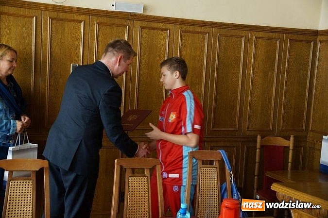 Zdjęcie w galerii na portalu naszwodzislaw.com: Prezydent uhonorował zawodników MKS Wodzisław Śląski wiadomości z regionu