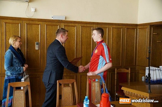 Zdjęcie w galerii na portalu naszwodzislaw.com: Prezydent uhonorował zawodników MKS Wodzisław Śląski wiadomości z regionu