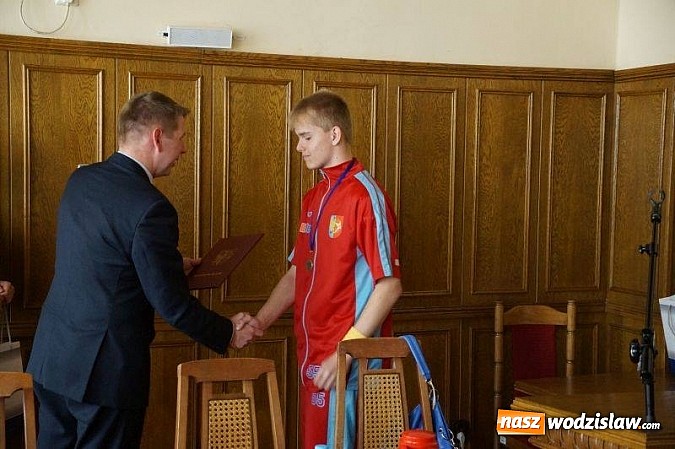Zdjęcie w galerii na portalu naszwodzislaw.com: Prezydent uhonorował zawodników MKS Wodzisław Śląski wiadomości z regionu