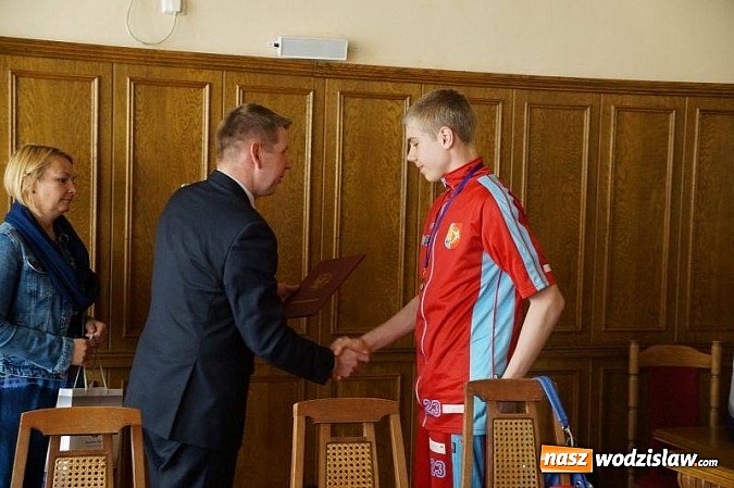 Zdjęcie w galerii na portalu naszwodzislaw.com: Prezydent uhonorował zawodników MKS Wodzisław Śląski wiadomości z regionu