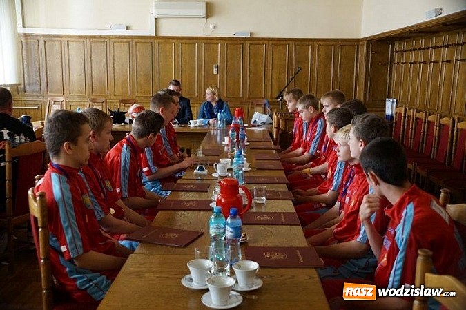 Zdjęcie w galerii na portalu naszwodzislaw.com: Prezydent uhonorował zawodników MKS Wodzisław Śląski wiadomości z regionu