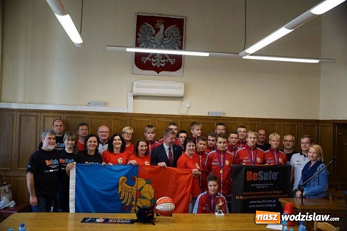 Zdjęcie w galerii na portalu naszwodzislaw.com: Prezydent uhonorował zawodników MKS Wodzisław Śląski wiadomości z regionu