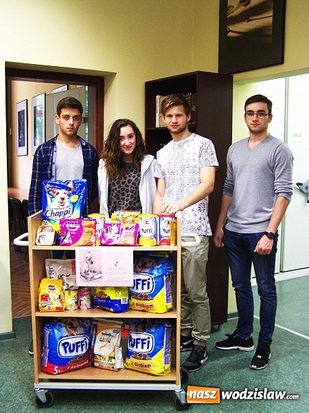 Zdjęcie w galerii na portalu naszwodzislaw.com: Wymień karę na karmę - studenci Państwowej Wyższej Szkoły Zawodowej w Raciborzu wsparli schronisko dla zwierząt wiadomości z regionu