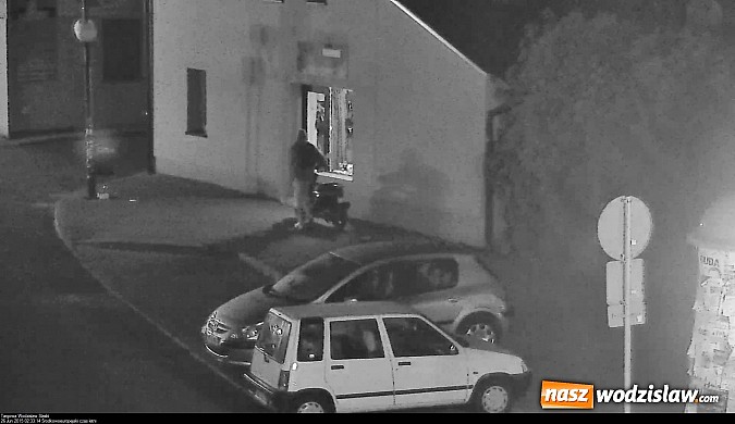 Zdjęcie w galerii na portalu naszwodzislaw.com: W środku nocy pr&oacute;bował ukraść skuter znajdujący się przy Galerii Karuzela wiadomości z regionu
