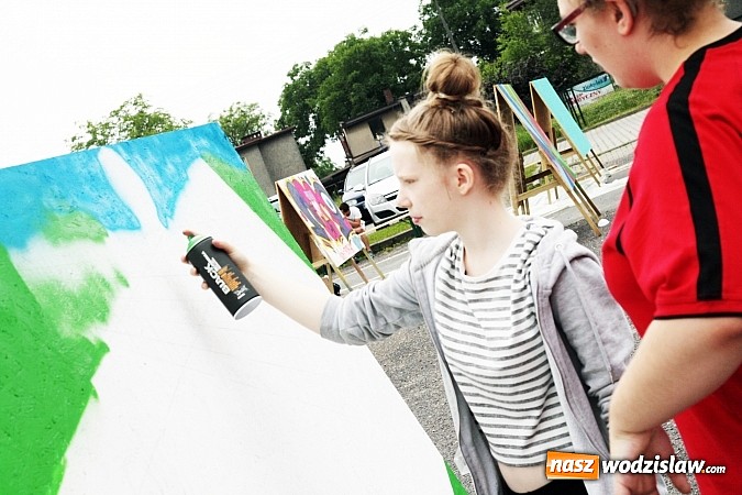 Zdjęcie w galerii na portalu naszwodzislaw.com: Poprzez graffiti udowadniają, że warto pomagać wiadomości z regionu