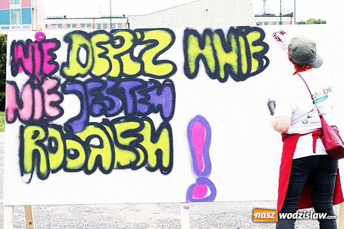 Zdjęcie w galerii na portalu naszwodzislaw.com: Poprzez graffiti udowadniają, że warto pomagać wiadomości z regionu