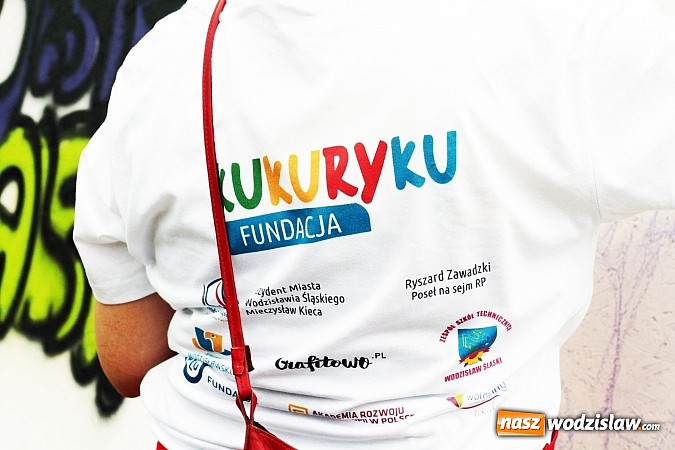 Zdjęcie w galerii na portalu naszwodzislaw.com: Poprzez graffiti udowadniają, że warto pomagać wiadomości z regionu