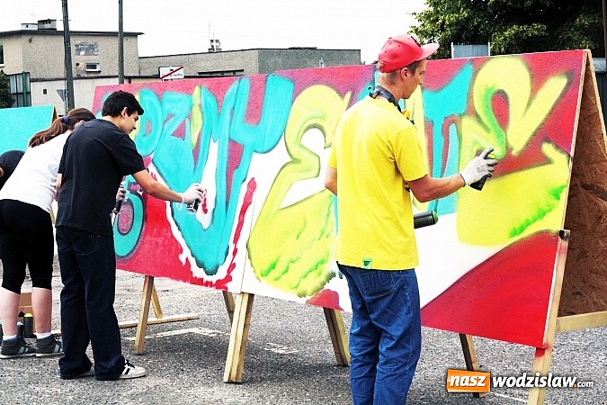 Zdjęcie w galerii na portalu naszwodzislaw.com: Poprzez graffiti udowadniają, że warto pomagać wiadomości z regionu