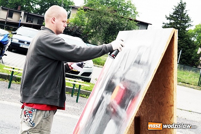 Zdjęcie w galerii na portalu naszwodzislaw.com: Poprzez graffiti udowadniają, że warto pomagać wiadomości z regionu