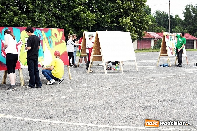 Zdjęcie w galerii na portalu naszwodzislaw.com: Poprzez graffiti udowadniają, że warto pomagać wiadomości z regionu