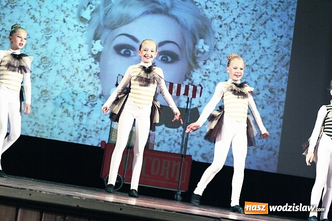 Zdjęcie w galerii na portalu naszwodzislaw.com: Zespół Miraż w oscarowej konwencji zatańczył w Wodzisławskim Centrum Kultury wiadomości z regionu