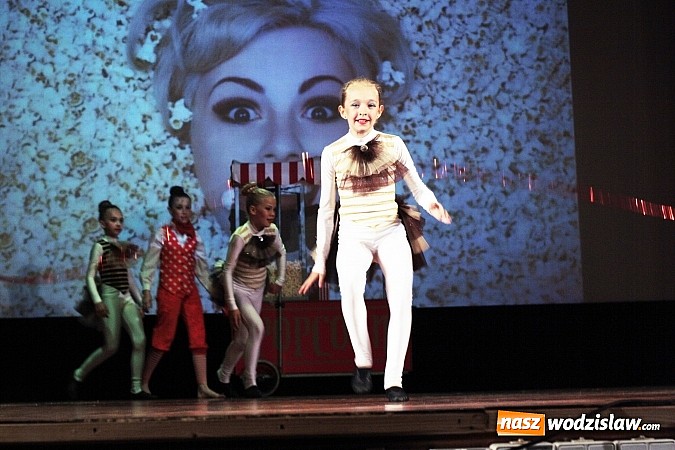 Zdjęcie w galerii na portalu naszwodzislaw.com: Zespół Miraż w oscarowej konwencji zatańczył w Wodzisławskim Centrum Kultury wiadomości z regionu