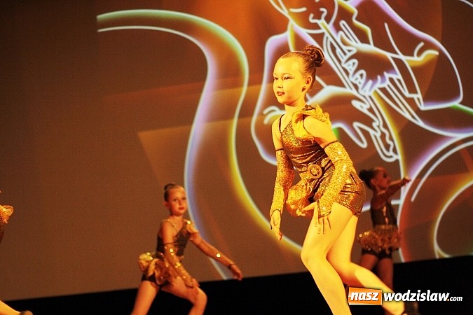 Zdjęcie w galerii na portalu naszwodzislaw.com: Zespół Miraż w oscarowej konwencji zatańczył w Wodzisławskim Centrum Kultury wiadomości z regionu