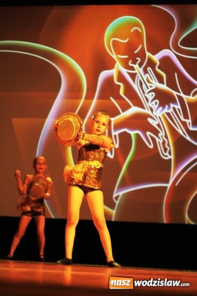 Zdjęcie w galerii na portalu naszwodzislaw.com: Zespół Miraż w oscarowej konwencji zatańczył w Wodzisławskim Centrum Kultury wiadomości z regionu