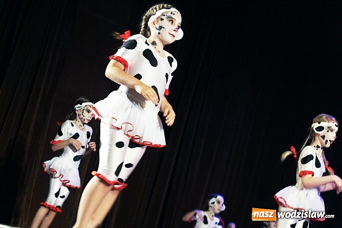 Zdjęcie w galerii na portalu naszwodzislaw.com: Zespół Miraż w oscarowej konwencji zatańczył w Wodzisławskim Centrum Kultury wiadomości z regionu