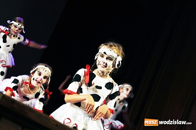 Zdjęcie w galerii na portalu naszwodzislaw.com: Zespół Miraż w oscarowej konwencji zatańczył w Wodzisławskim Centrum Kultury wiadomości z regionu