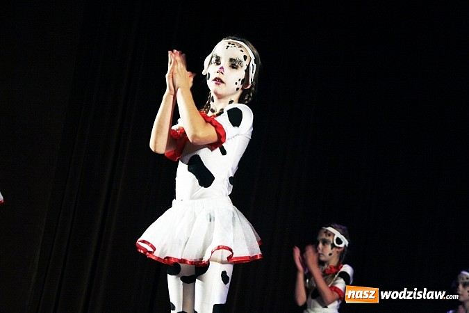 Zdjęcie w galerii na portalu naszwodzislaw.com: Zespół Miraż w oscarowej konwencji zatańczył w Wodzisławskim Centrum Kultury wiadomości z regionu