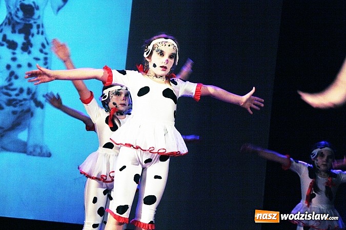 Zdjęcie w galerii na portalu naszwodzislaw.com: Zespół Miraż w oscarowej konwencji zatańczył w Wodzisławskim Centrum Kultury wiadomości z regionu