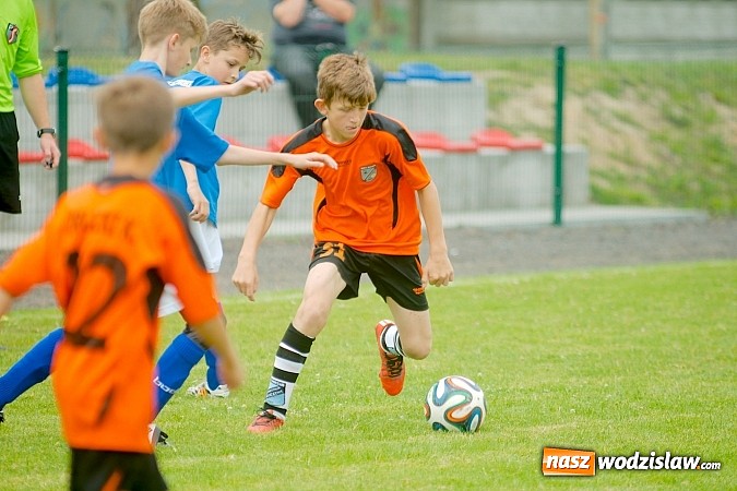 Zdjęcie w galerii na portalu naszwodzislaw.com: Twork&oacute;w Cup 2015: Emocjonujące potyczki w Tworkowie. Piłkarze MKP Odra Wodzisław na podium wiadomości z regionu