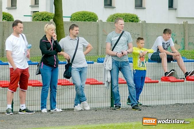 Zdjęcie w galerii na portalu naszwodzislaw.com: Twork&oacute;w Cup 2015: Emocjonujące potyczki w Tworkowie. Piłkarze MKP Odra Wodzisław na podium wiadomości z regionu