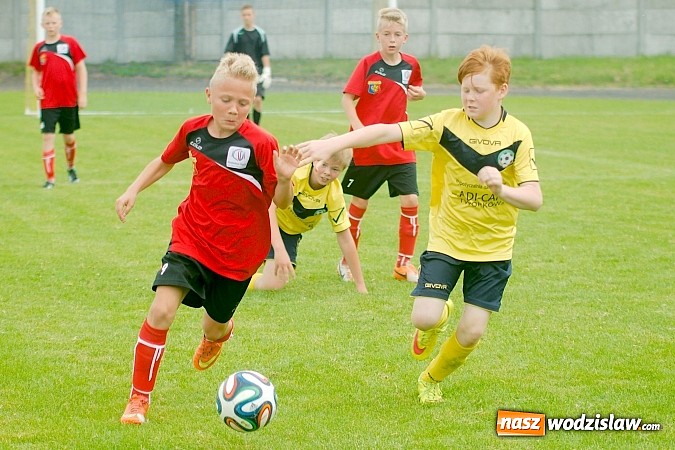 Zdjęcie w galerii na portalu naszwodzislaw.com: Twork&oacute;w Cup 2015: Emocjonujące potyczki w Tworkowie. Piłkarze MKP Odra Wodzisław na podium wiadomości z regionu