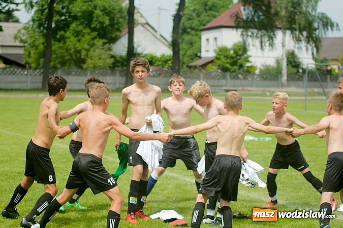 Zdjęcie w galerii na portalu naszwodzislaw.com: Twork&oacute;w Cup 2015: Emocjonujące potyczki w Tworkowie. Piłkarze MKP Odra Wodzisław na podium wiadomości z regionu