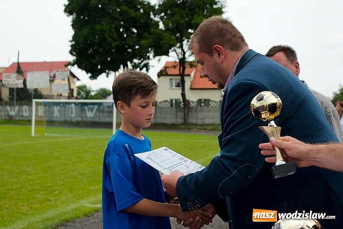Zdjęcie w galerii na portalu naszwodzislaw.com: Twork&oacute;w Cup 2015: Emocjonujące potyczki w Tworkowie. Piłkarze MKP Odra Wodzisław na podium wiadomości z regionu