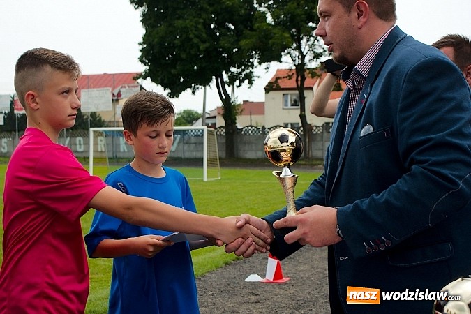 Zdjęcie w galerii na portalu naszwodzislaw.com: Twork&oacute;w Cup 2015: Emocjonujące potyczki w Tworkowie. Piłkarze MKP Odra Wodzisław na podium wiadomości z regionu