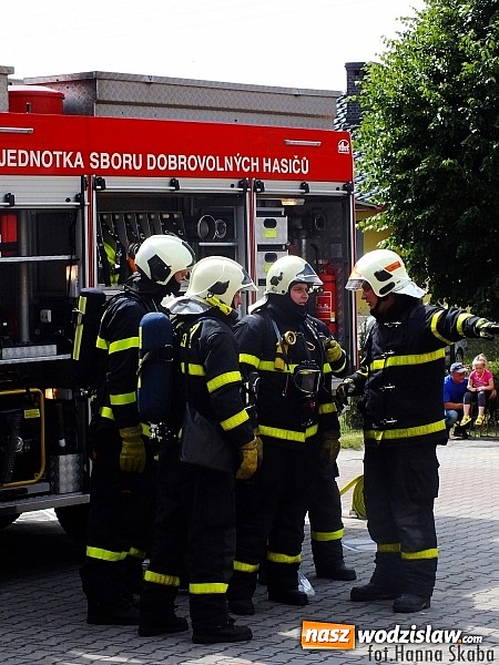 Zdjęcie w galerii na portalu naszwodzislaw.com: Przeżyli chwile grozy... Konferencję podsumowującą rok szkolny w SP nr 15 przerwali strażacy wiadomości z regionu