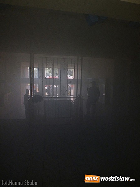 Zdjęcie w galerii na portalu naszwodzislaw.com: Przeżyli chwile grozy... Konferencję podsumowującą rok szkolny w SP nr 15 przerwali strażacy wiadomości z regionu